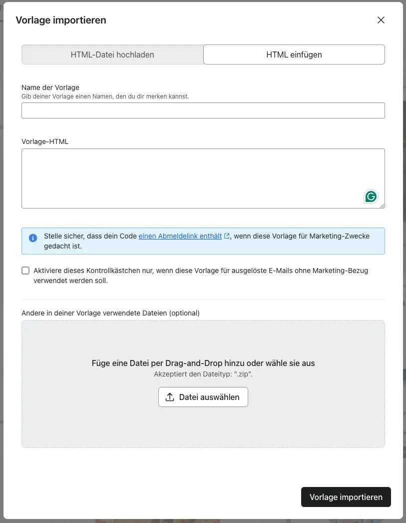 Dialogfeld zur Vorlage-Importierung mit Optionen zum Hochladen einer HTML-Datei oder zum Einfügen von HTML. Felder für Vorlagenname und HTML-Code.
