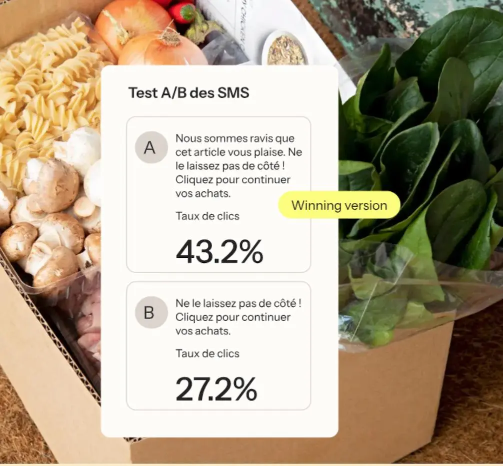 Comparatif de performance entre deux SMS marketing. Le message A, personnalisé et engageant, obtient un taux de clics de 43,2 %, contre 27,2 % pour le message B, plus générique. Résultat visible via un test A/B sur Klaviyo.